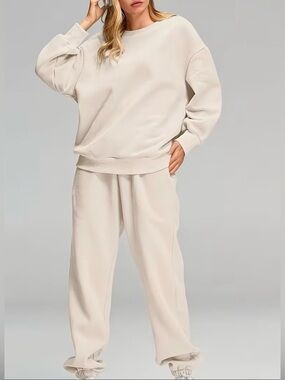Trendy Sweatshirt & Jogger 2pcs Sweats Outfit Set. Brand new!